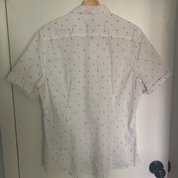 NWOT -White Dress Shirt With Modern Print - Picture 2 of 2